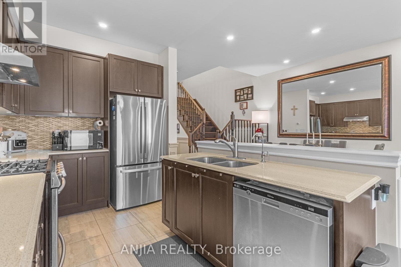 24 Morra Avenue, Caledon, Ontario  L7E 4K5 - Photo 8 - W13473880