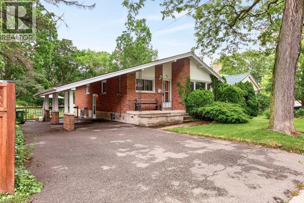 47 MERCER Street, Dundas, Ontario