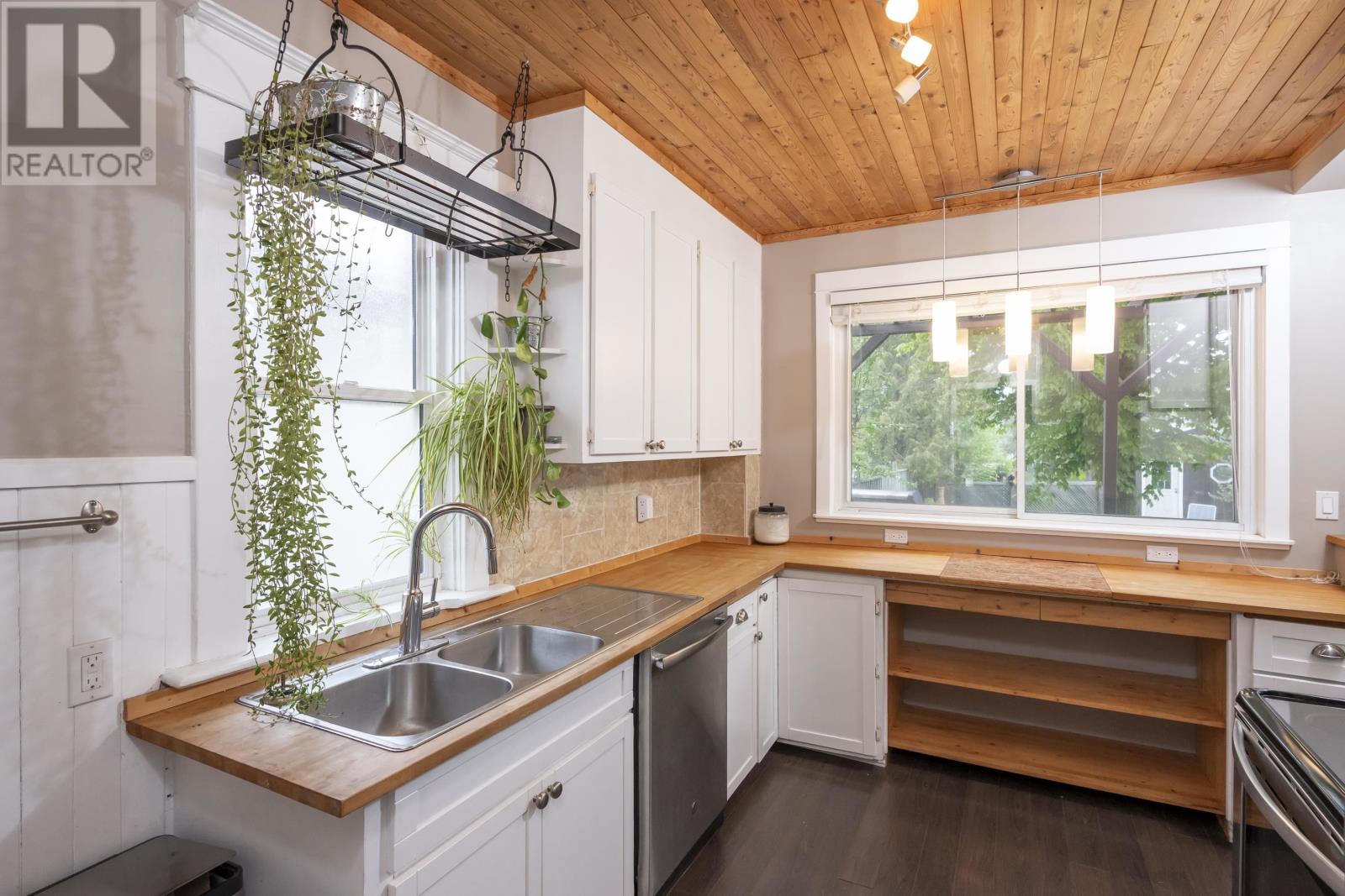 123 FRANCIS ST W, THUNDER BAY, Ontario