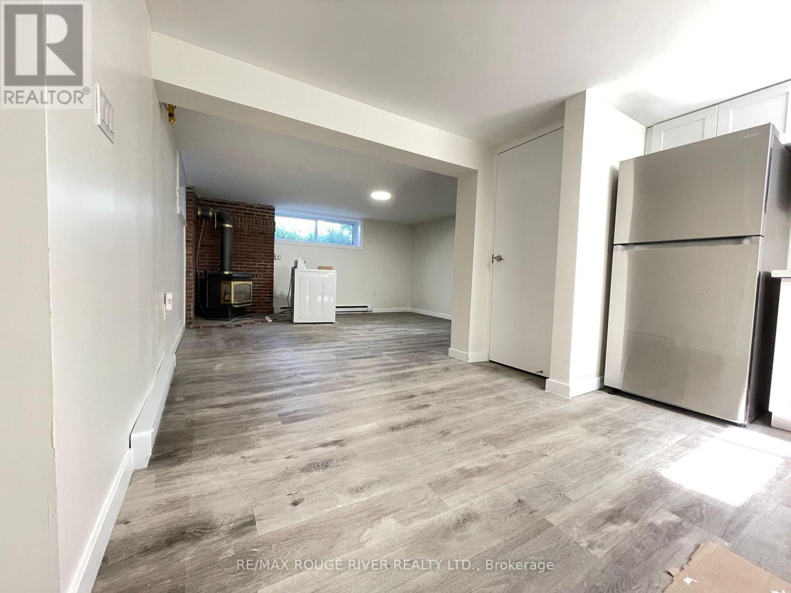 95 Diffin Drive, Welland, Ontario  L3C 2K2 - Photo 3 - X13473802