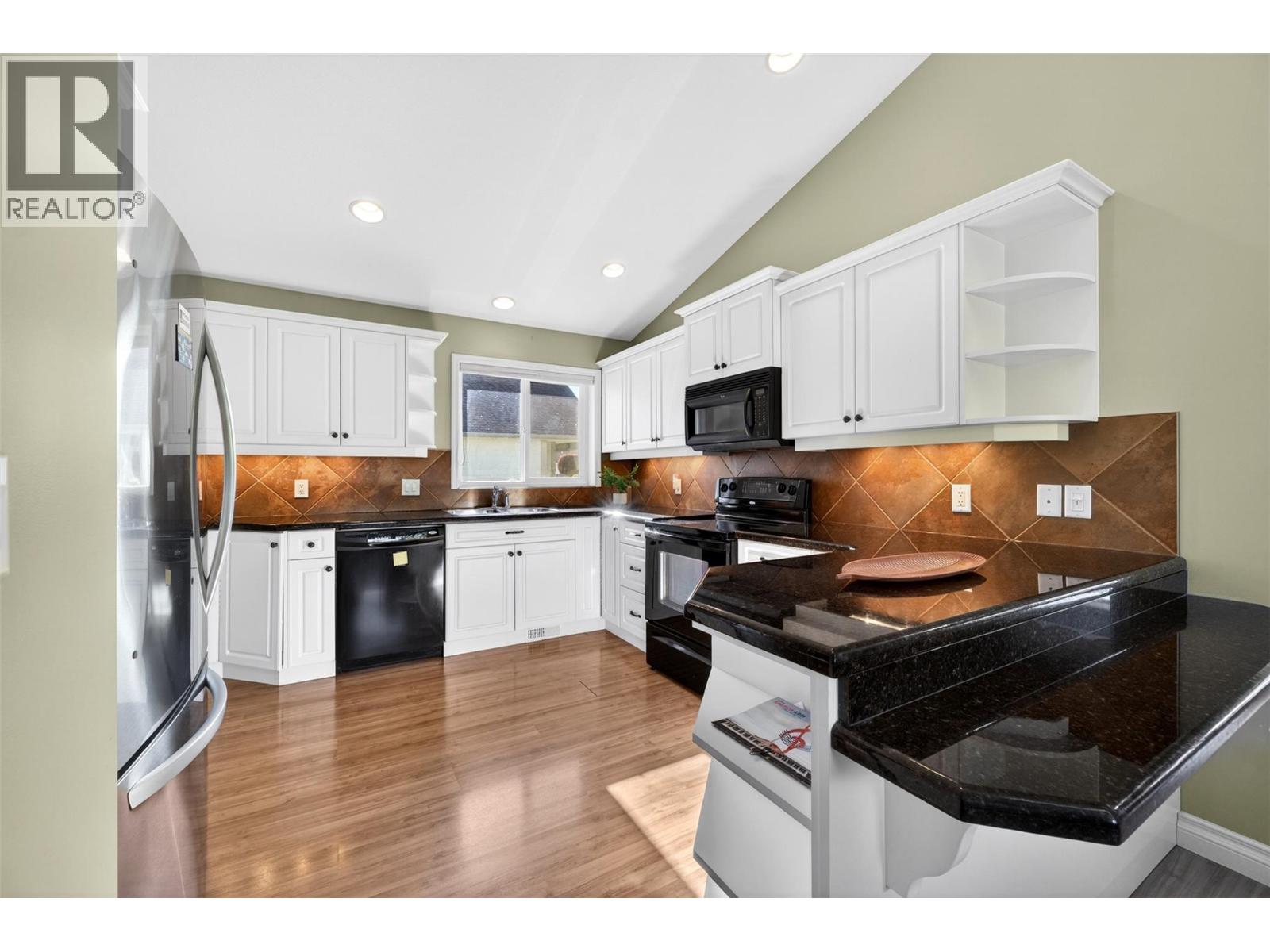 1231 10 Street SW Unit# 5, Salmon Arm, British Columbia  V1E 0A5 - Photo 5 - 10389510