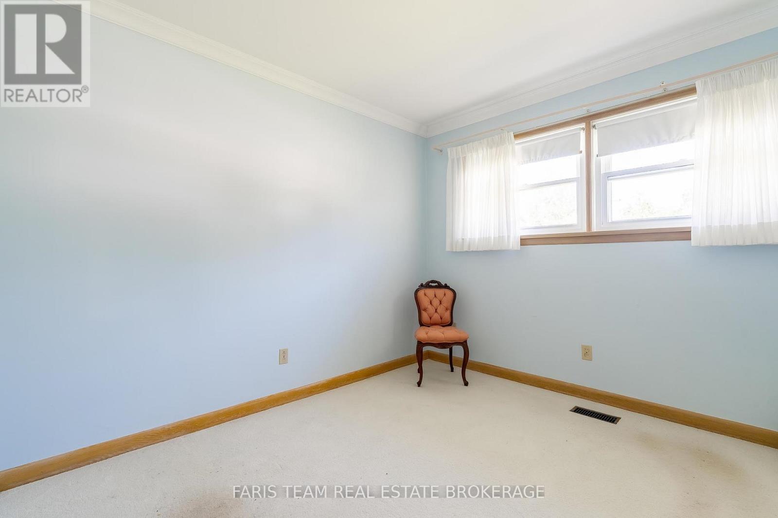 37 Downsview Drive, Barrie, Ontario  L4M 4P9 - Photo 18 - S13474014