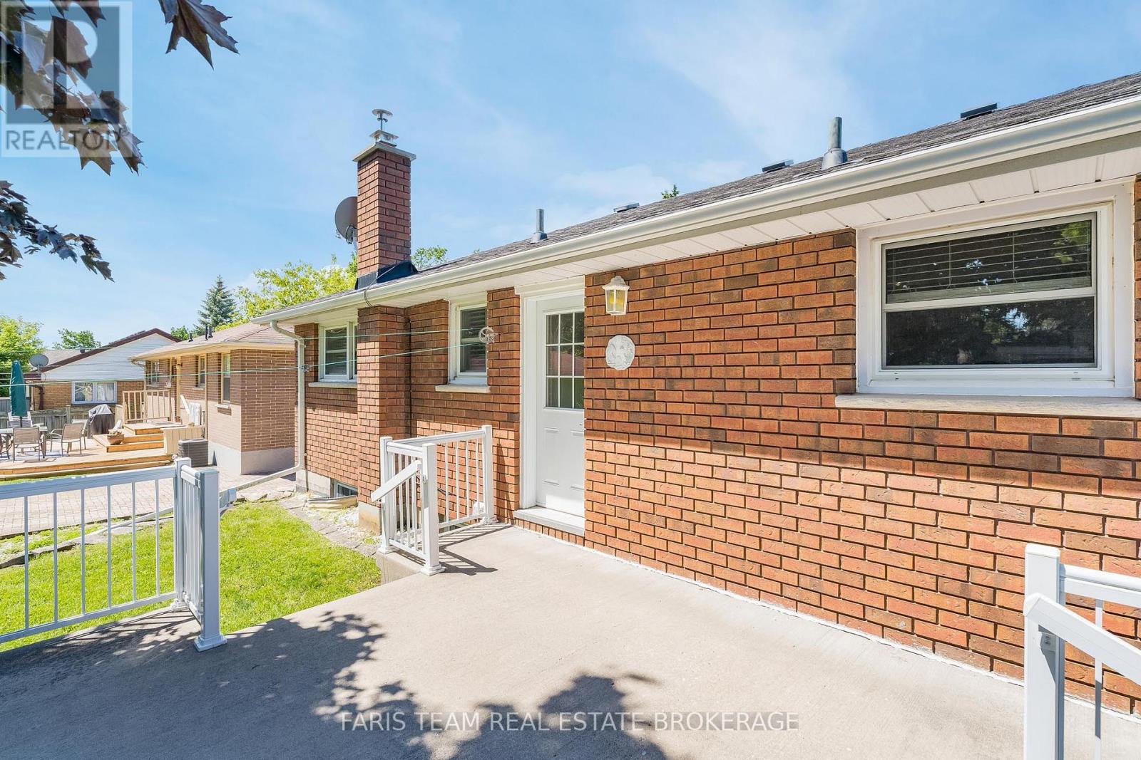 37 Downsview Drive, Barrie, Ontario  L4M 4P9 - Photo 25 - S13474014
