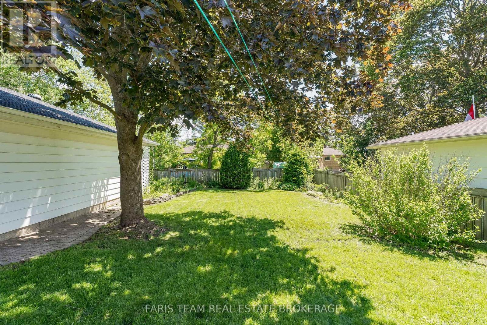 37 Downsview Drive, Barrie, Ontario  L4M 4P9 - Photo 27 - S13474014