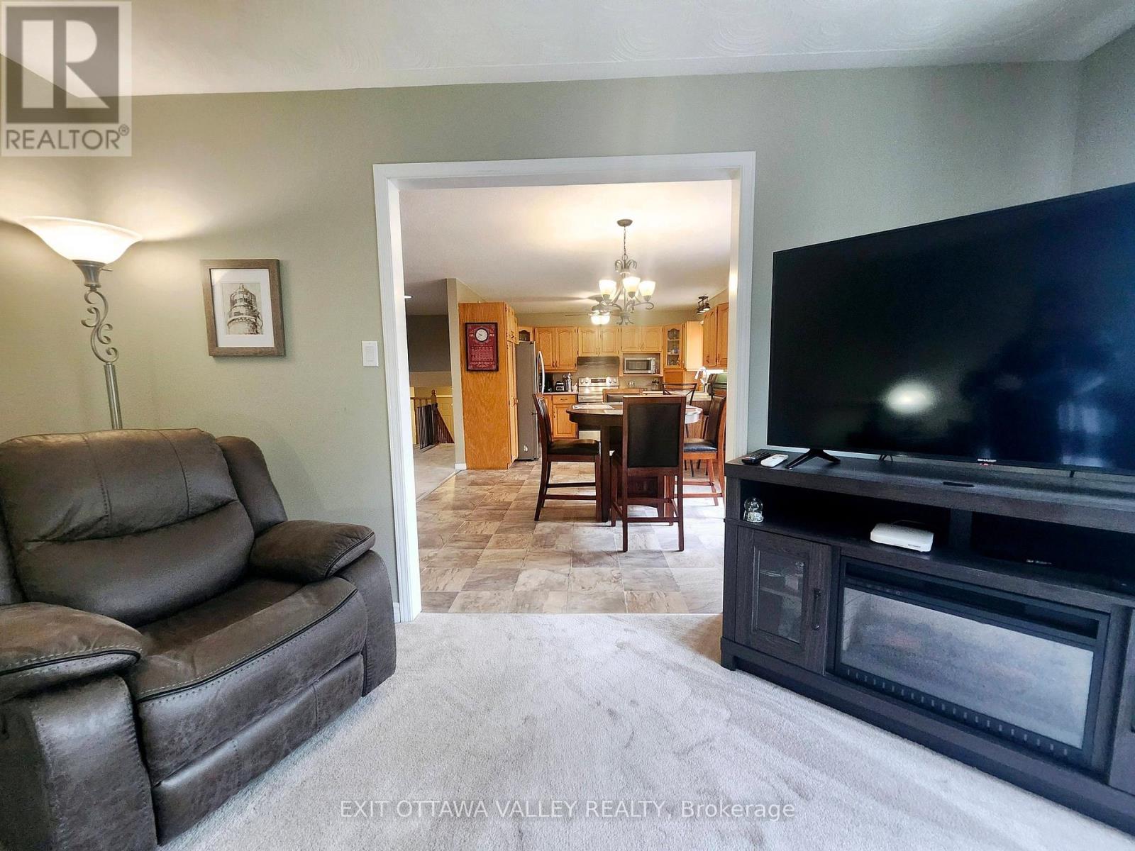 2943 B Line Road, Laurentian Valley, Ontario  K8A 6W6 - Photo 13 - X13172522