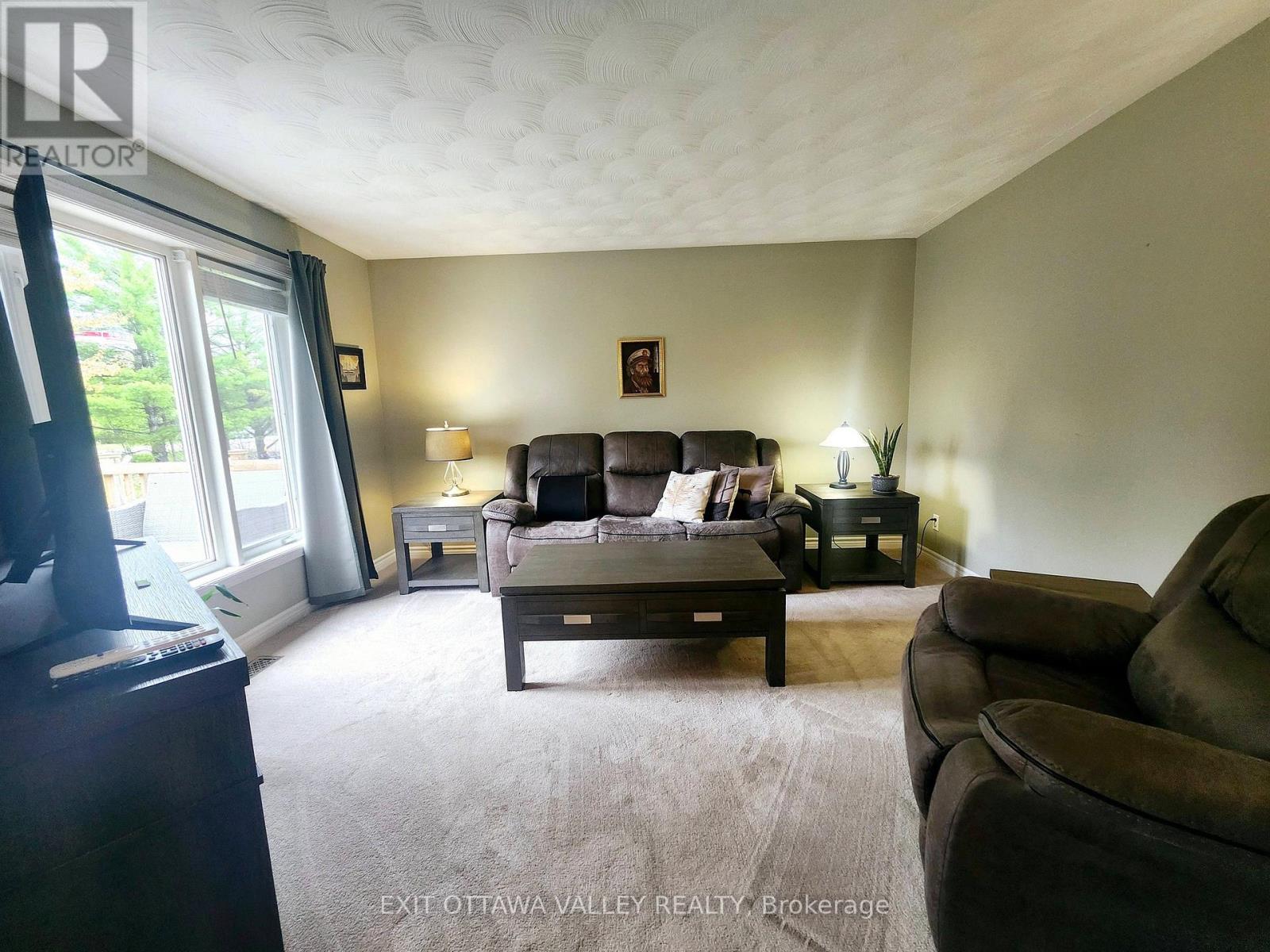 2943 B Line Road, Laurentian Valley, Ontario  K8A 6W6 - Photo 15 - X13172522