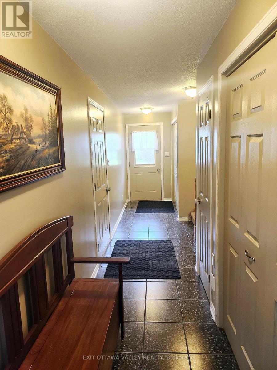 2943 B Line Road, Laurentian Valley, Ontario  K8A 6W6 - Photo 25 - X13172522