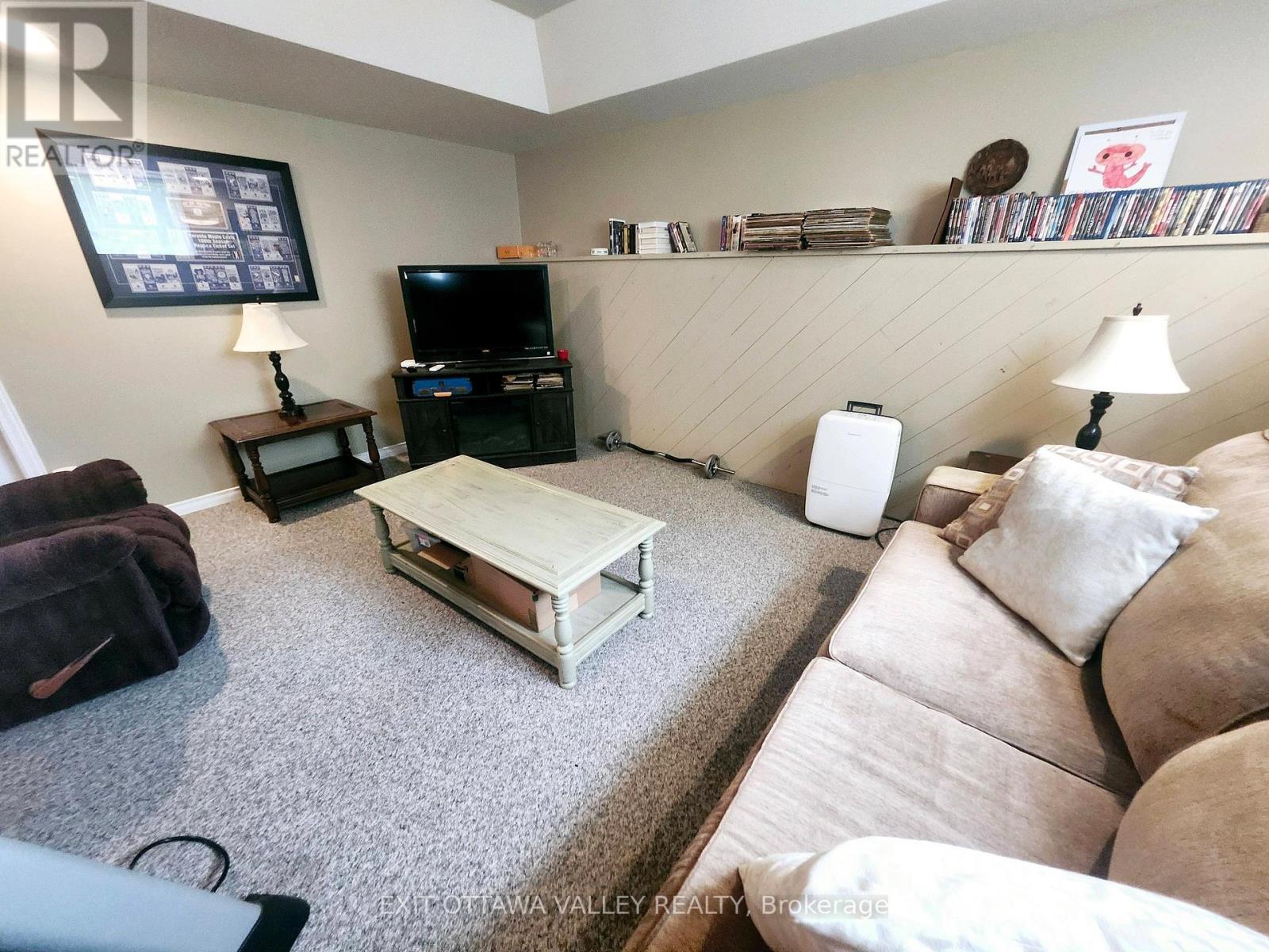 2943 B Line Road, Laurentian Valley, Ontario  K8A 6W6 - Photo 31 - X13172522