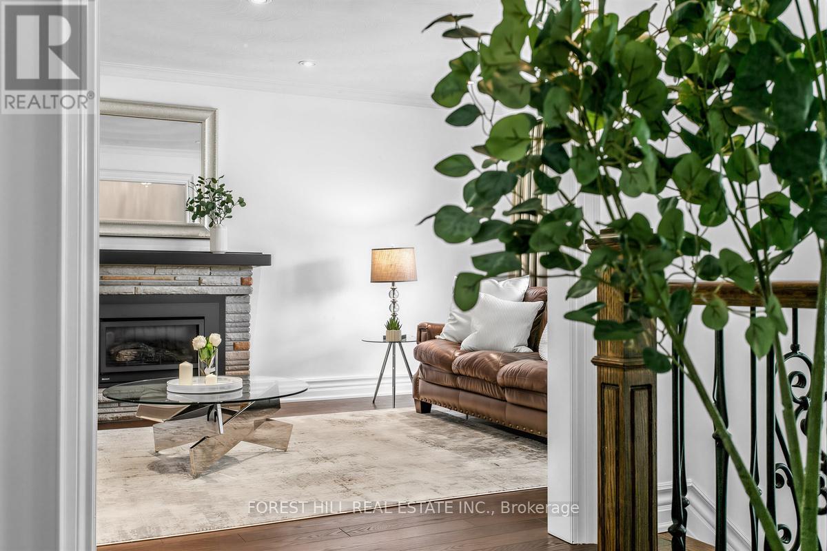 46 Viamede Crescent, Toronto, Ontario  M2K 2A8 - Photo 4 - C13473212