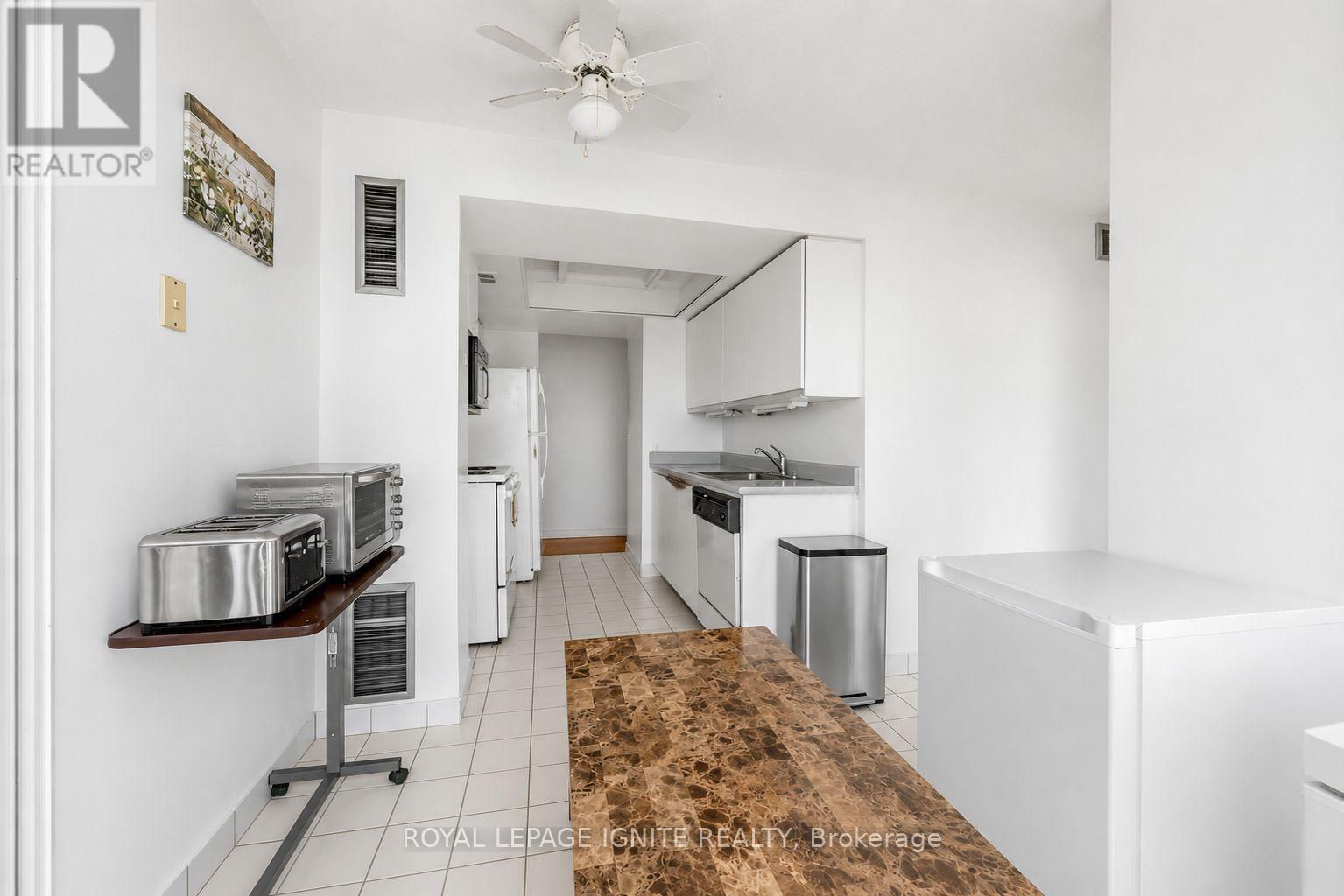 1708 - 350 Webb Drive, Mississauga, Ontario  L5B 3W4 - Photo 13 - W13474006