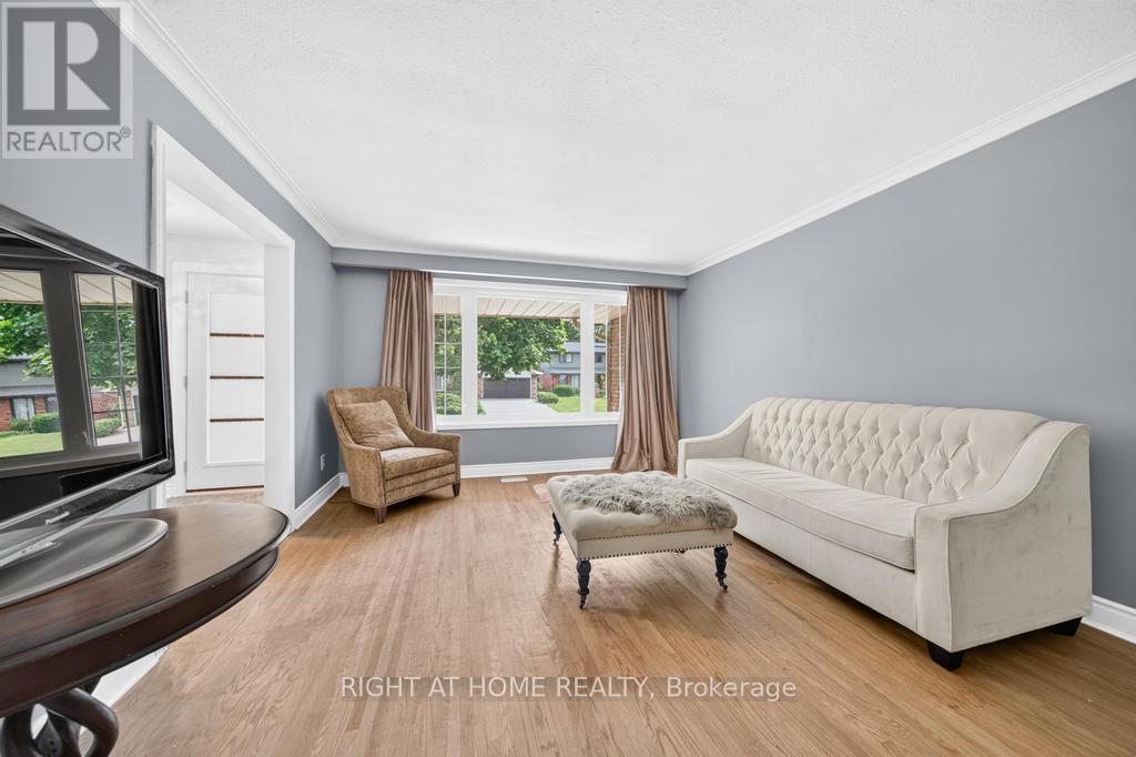 662 Montego Crescent, Burlington, Ontario  L7N 2Z1 - Photo 9 - W13474064