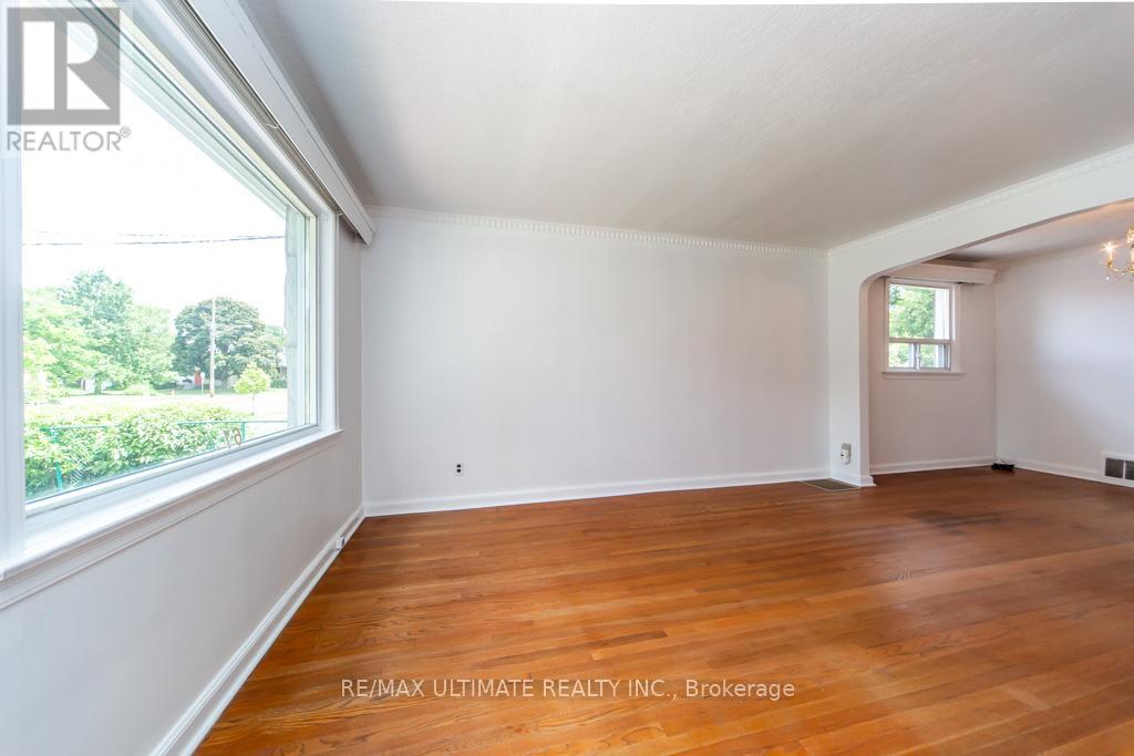 61 Yorkview Drive, Toronto, Ontario  M2R 1J7 - Photo 10 - W13474152
