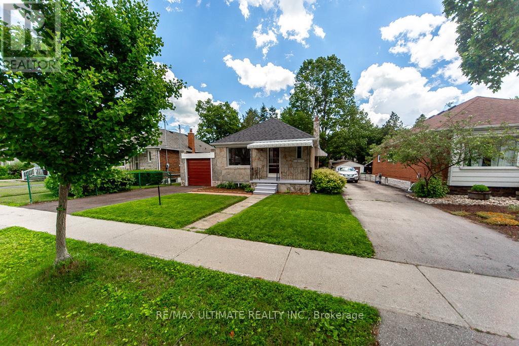61 Yorkview Drive, Toronto, Ontario  M2R 1J7 - Photo 2 - W13474152