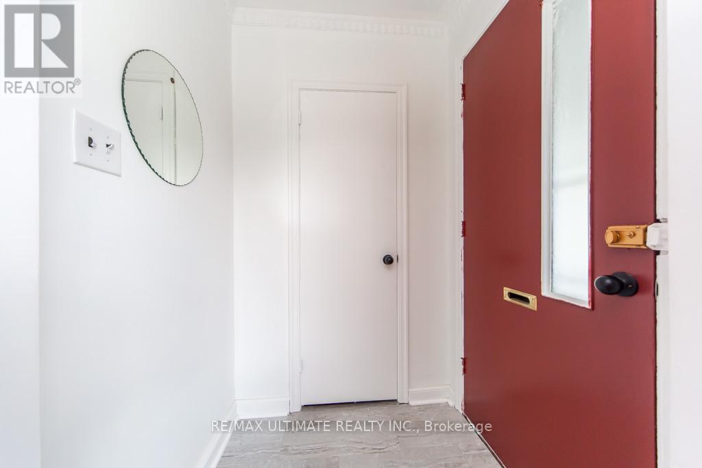 61 Yorkview Drive, Toronto, Ontario  M2R 1J7 - Photo 9 - W13474152
