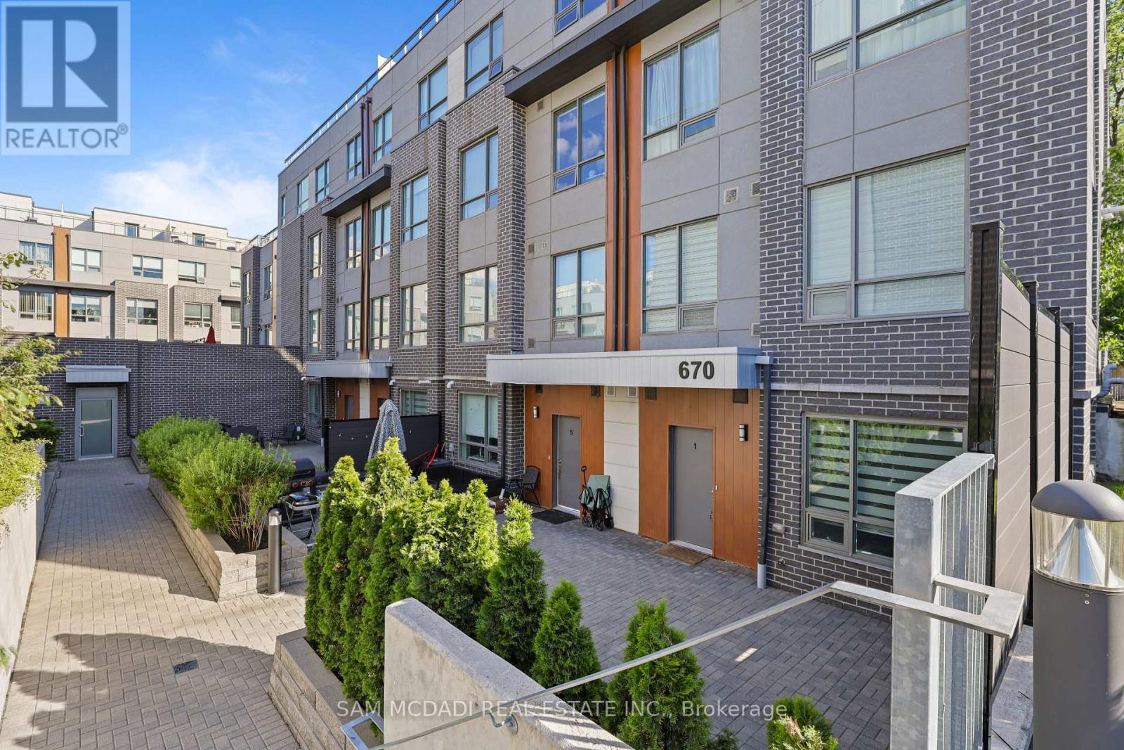 1 - 670 Atwater Avenue, Mississauga, Ontario  L5G 0B6 - Photo 2 - W13474160