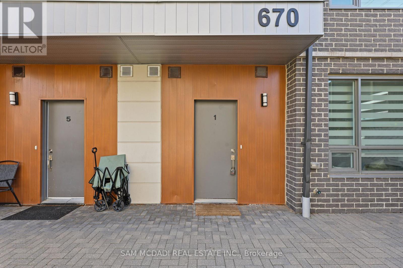 1 - 670 Atwater Avenue, Mississauga, Ontario  L5G 0B6 - Photo 3 - W13474160