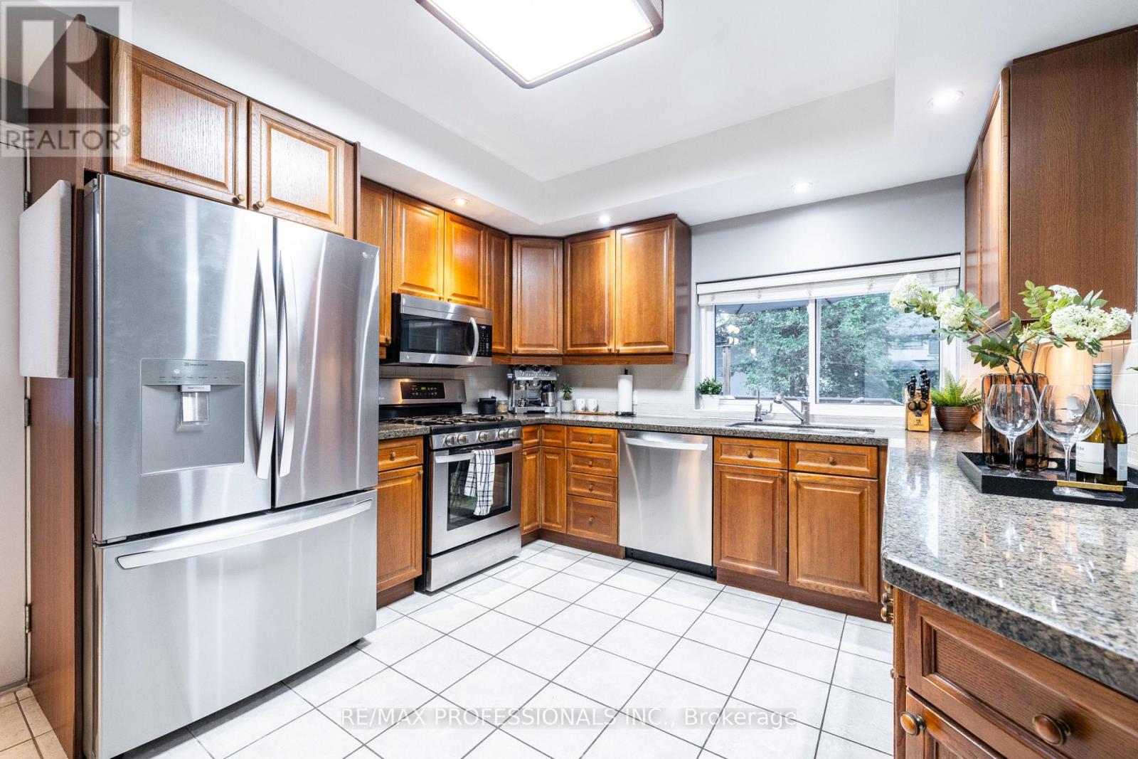 4625 Dundas Street W, Toronto, Ontario  M9A 1A4 - Photo 12 - W13468562