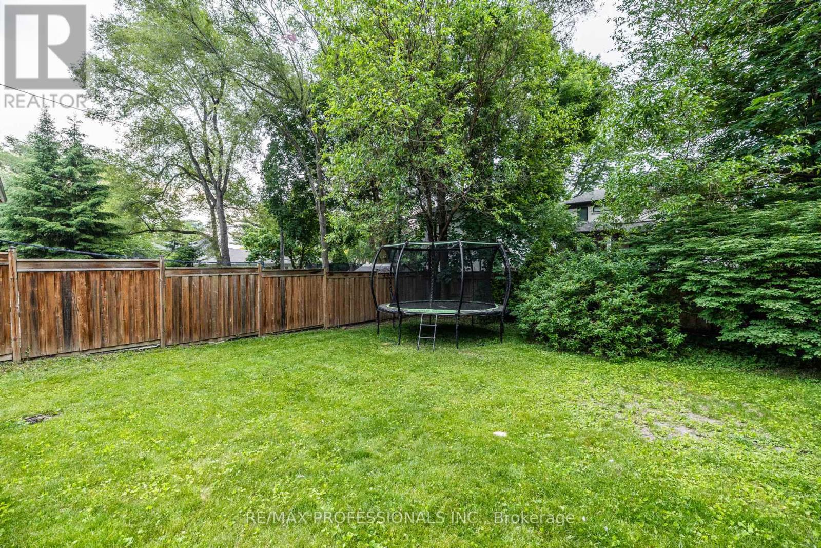 4625 Dundas Street W, Toronto, Ontario  M9A 1A4 - Photo 37 - W13468562