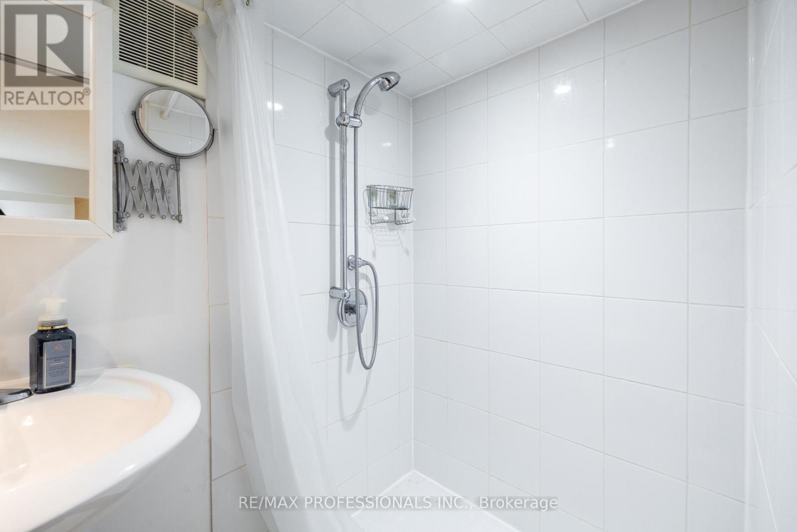 4625 Dundas Street W, Toronto, Ontario  M9A 1A4 - Photo 32 - W13468562