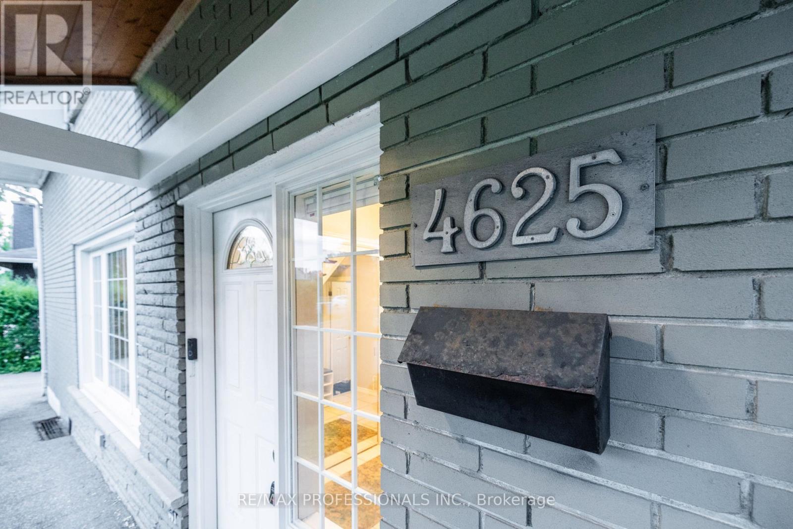 4625 Dundas Street W, Toronto, Ontario  M9A 1A4 - Photo 5 - W13468562