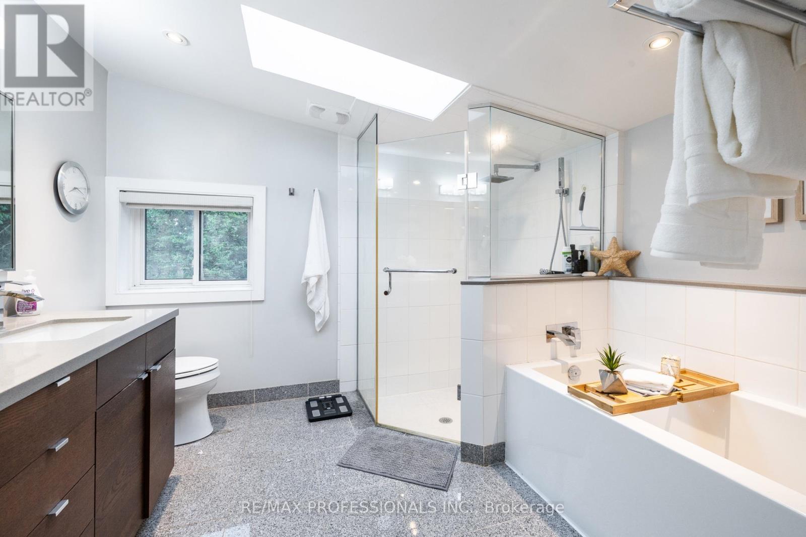4625 Dundas Street W, Toronto, Ontario  M9A 1A4 - Photo 24 - W13468562