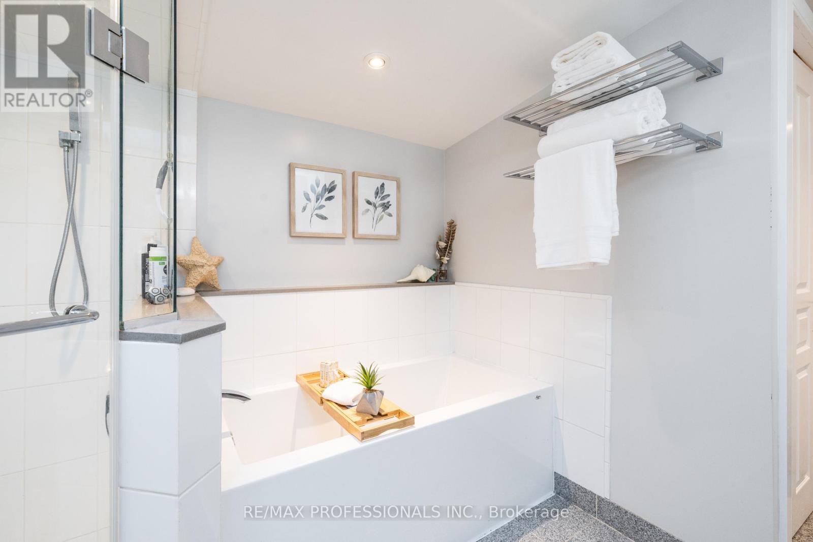 4625 Dundas Street W, Toronto, Ontario  M9A 1A4 - Photo 25 - W13468562