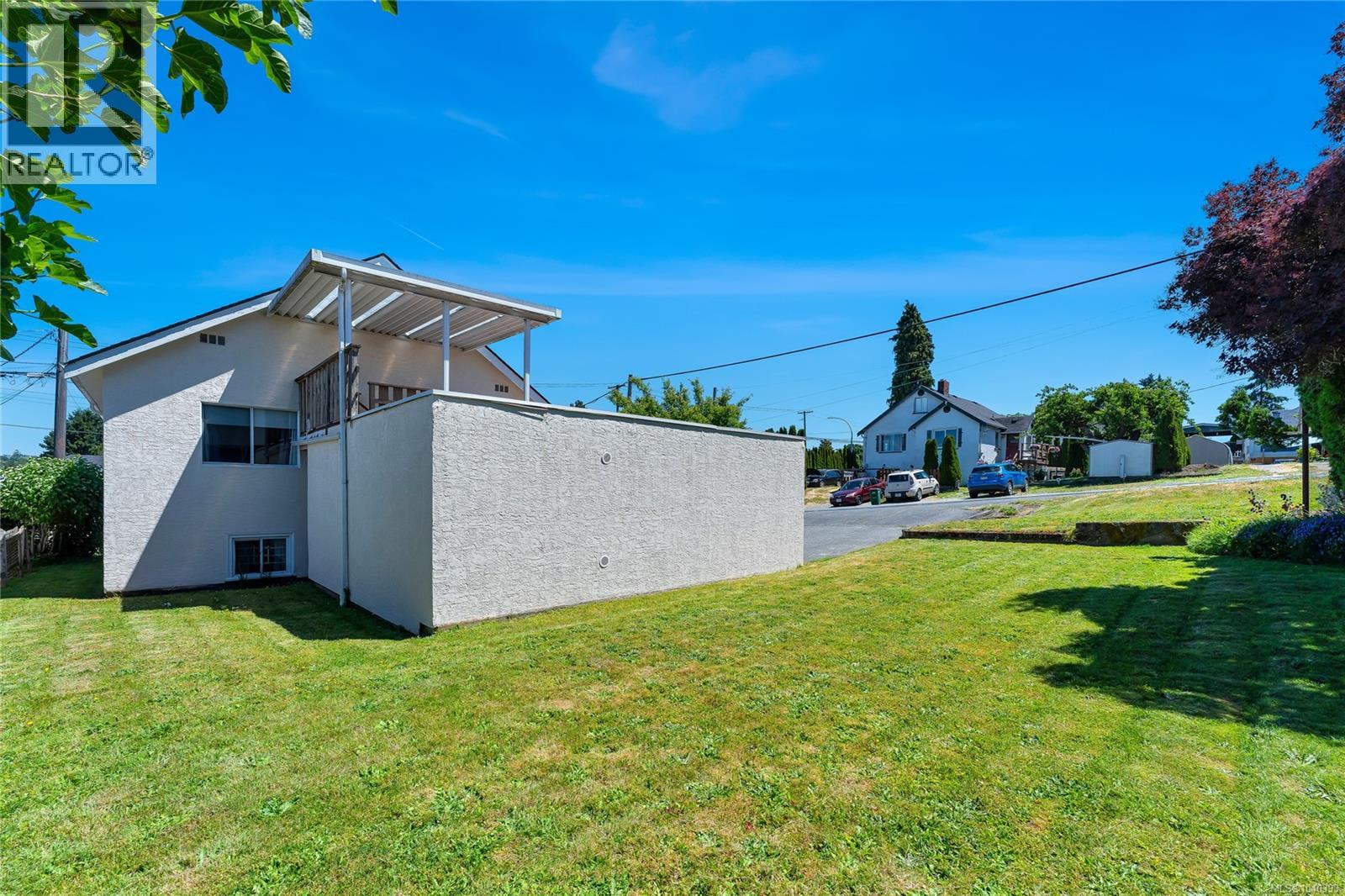 201 Burnside Rd, Saanich, British Columbia  V9A 1C4 - Photo 5 - 1040393