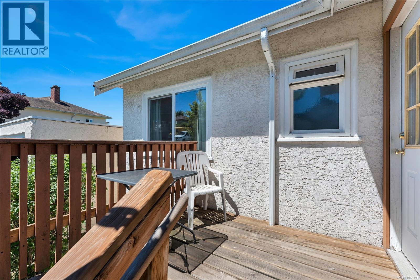 201 Burnside Rd, Saanich, British Columbia  V9A 1C4 - Photo 6 - 1040393