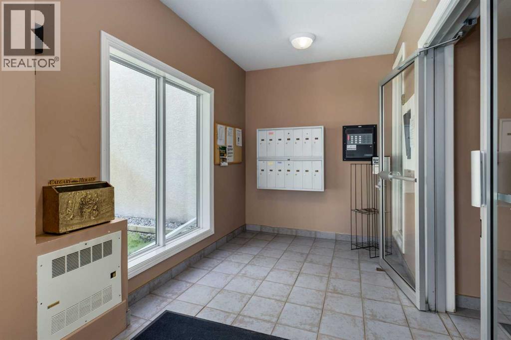 202, 7 Lineham Avenue, Okotoks, Alberta  T1S 1Z2 - Photo 2 - A2323062