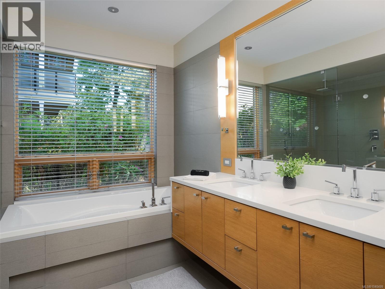 101 851 Verdier Ave, Central Saanich, British Columbia  V8M 1C5 - Photo 12 - 1040499