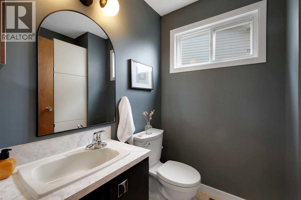 81 Strathcona Crescent SW, Calgary, Alberta  T3H 1K9 - Photo 5 - A2322292