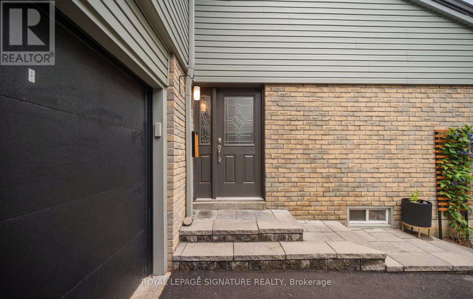 43 Hellensfield Crescent, Toronto, Ontario  M9C 5E5 - Photo 3 - W13473474