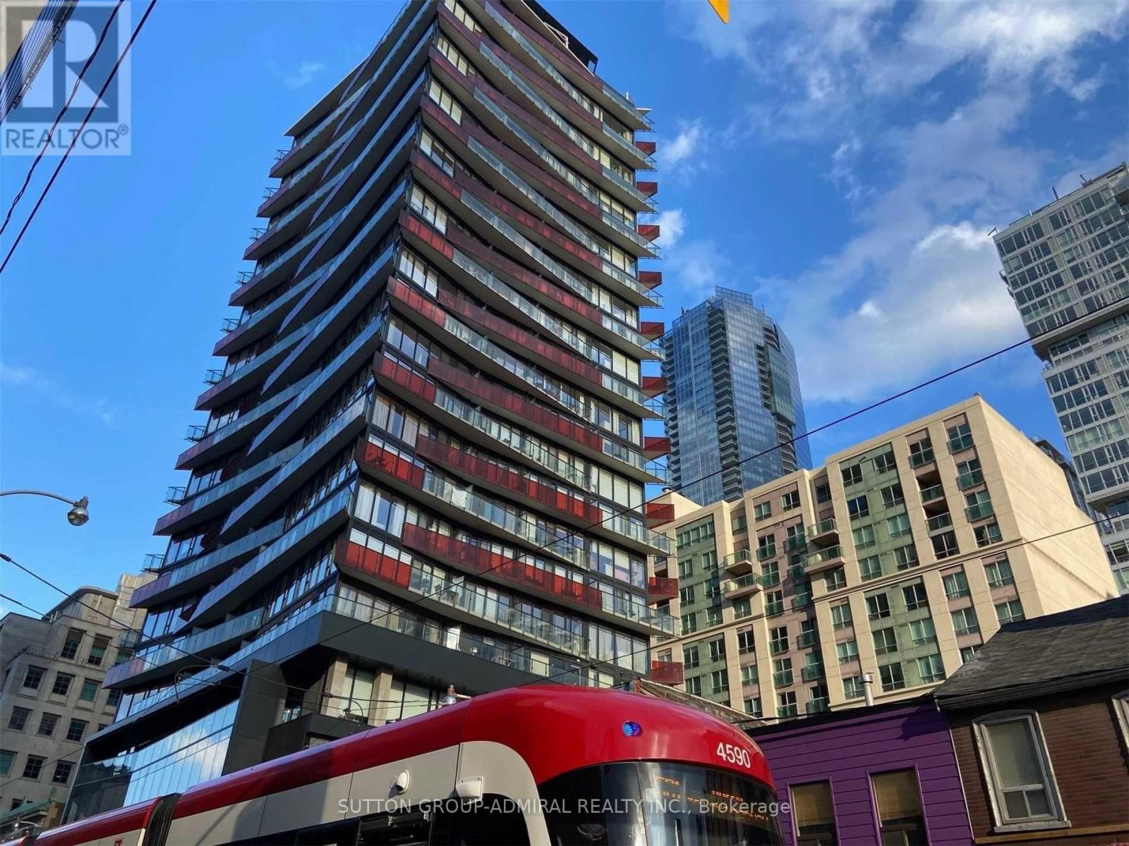 912 - 215 QUEEN STREET W, Toronto, Ontario