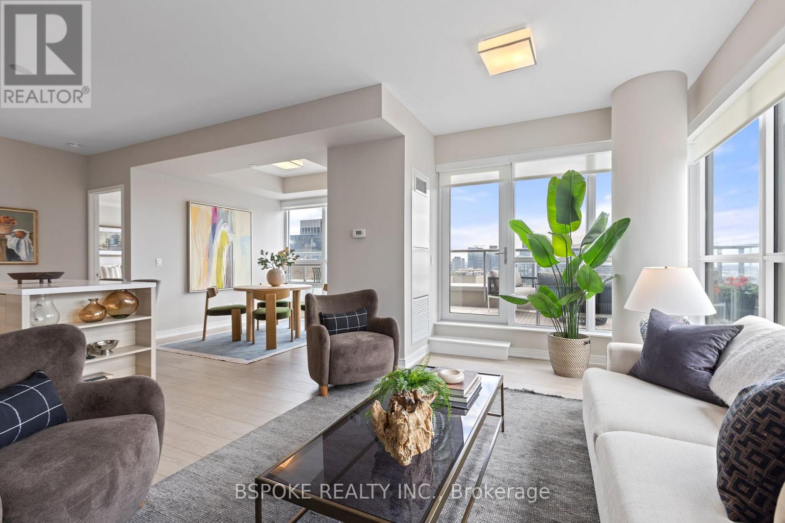 <div class="slider-price">$925,000</div><p>2007 - 88 Scott Street, Toronto, Ontario</p>