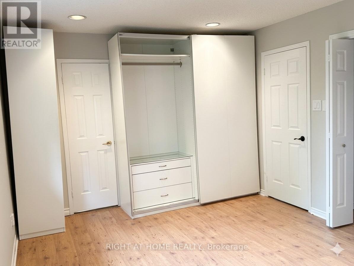 37 Versailles Court, Richmond Hill (Crosby), Ontario  L4C 8V6 - Photo 11 - N13474340