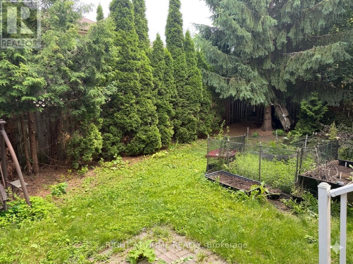 37 Versailles Court, Richmond Hill (Crosby), Ontario  L4C 8V6 - Photo 17 - N13474340