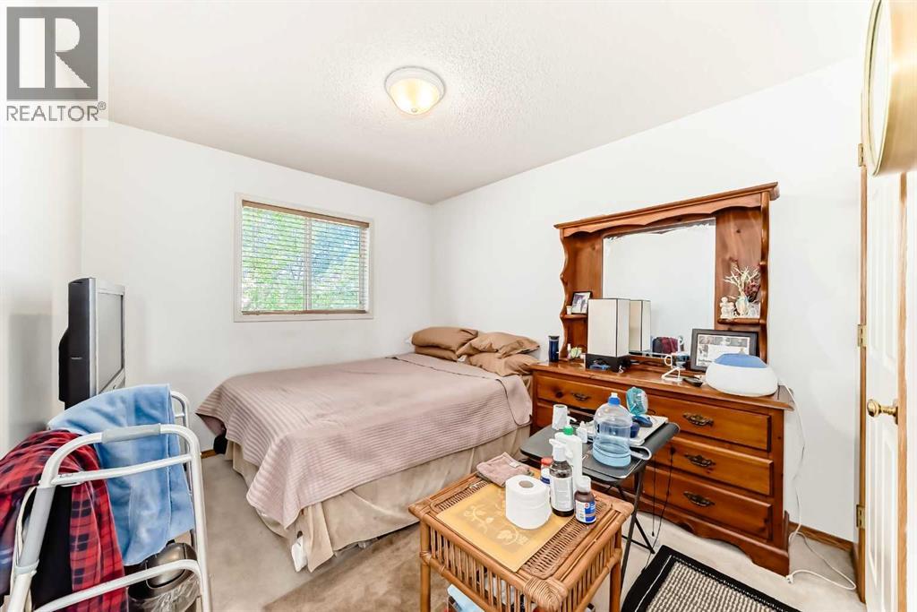 182 Somerglen Road SW, Calgary, Alberta  T2Y 3V4 - Photo 15 - A2319283
