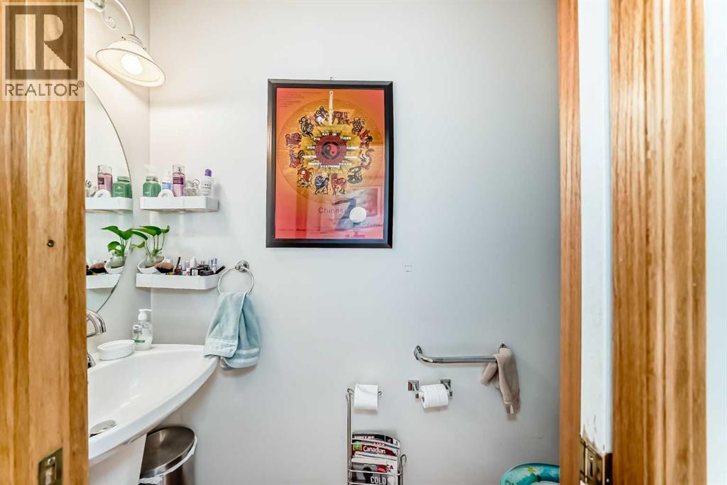 182 Somerglen Road SW, Calgary, Alberta  T2Y 3V4 - Photo 11 - A2319283