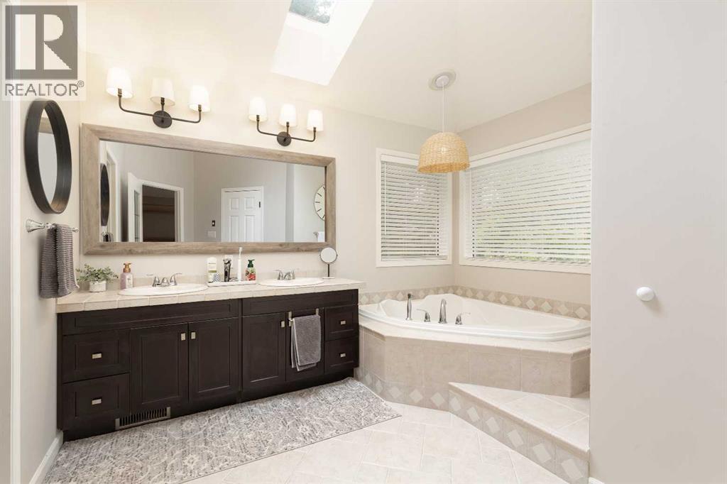 205 Kings Bay S, Lethbridge, Alberta  T1K 5G1 - Photo 20 - A2321645