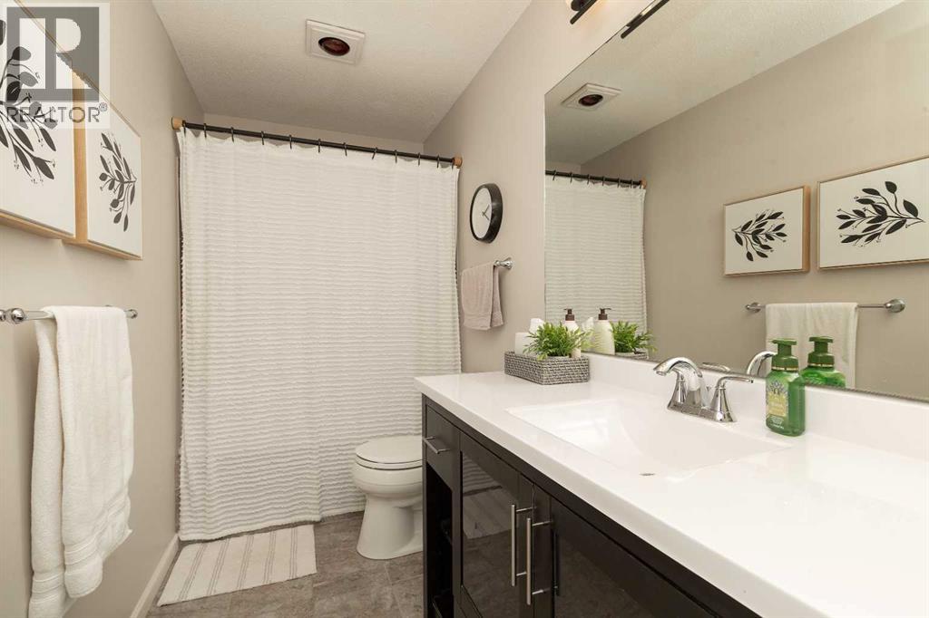 205 Kings Bay S, Lethbridge, Alberta  T1K 5G1 - Photo 25 - A2321645