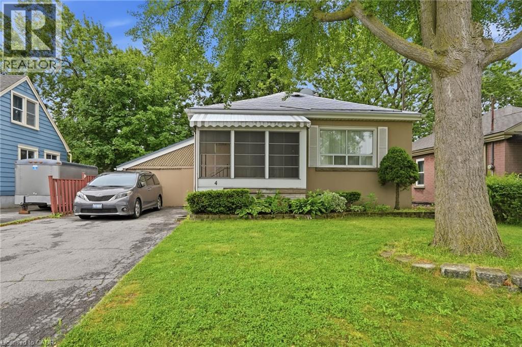 4 Duncombe Drive