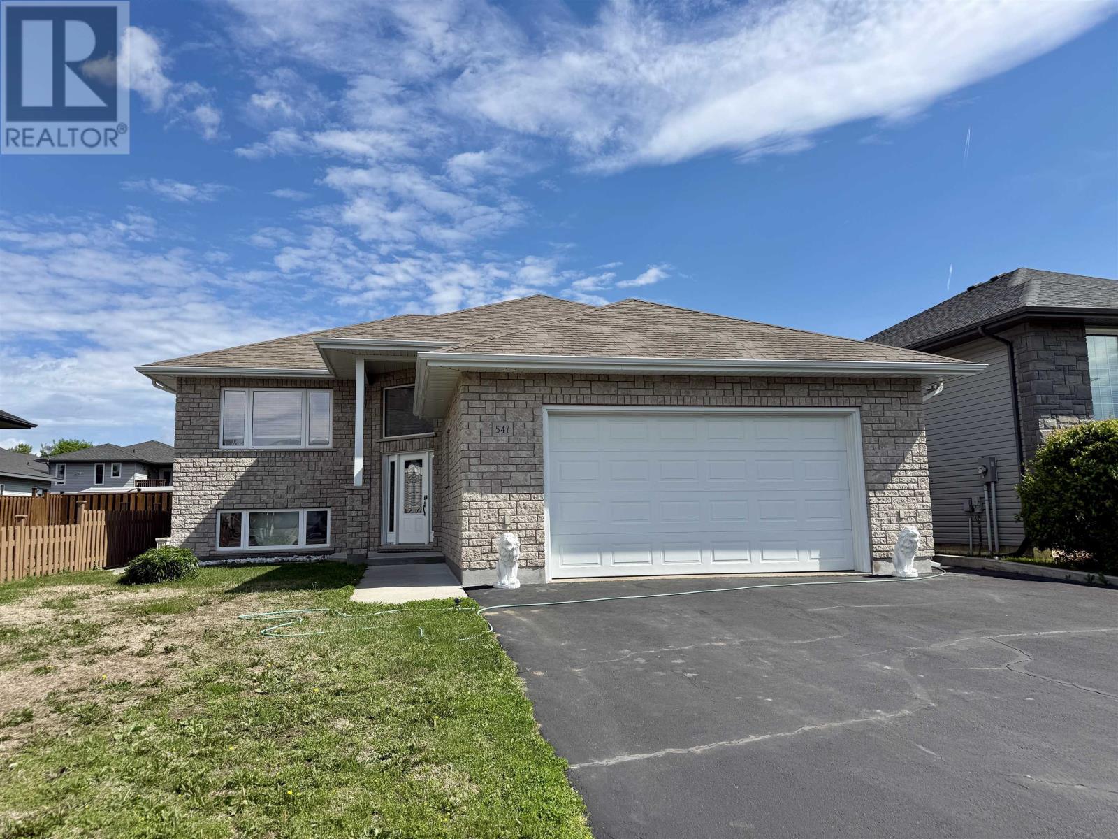547 Fireweed Bay, Thunder Bay, Ontario  P7G 0A7 - Photo 1 - TB2601617