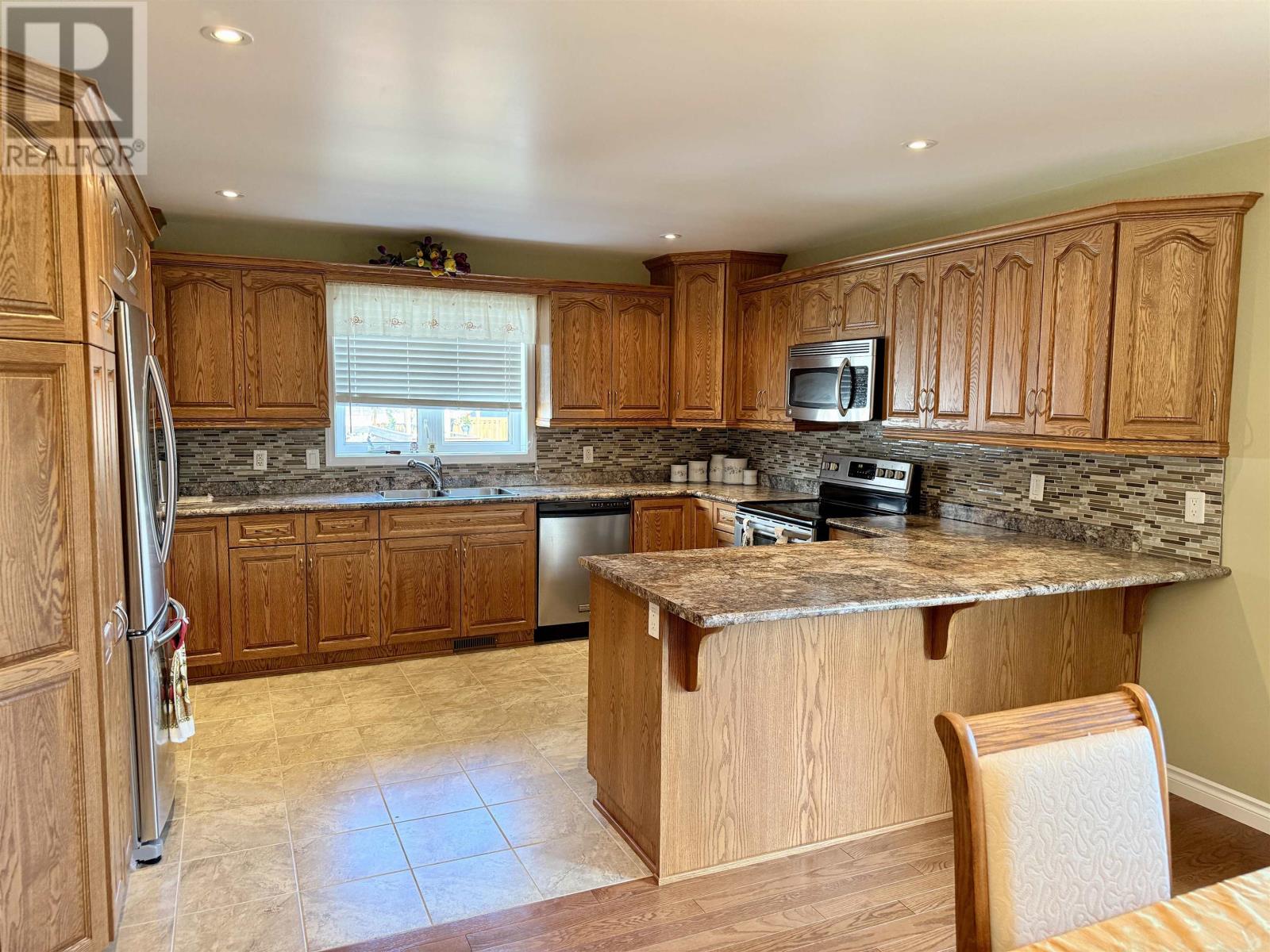 547 Fireweed Bay, Thunder Bay, Ontario  P7G 0A7 - Photo 8 - TB2601617