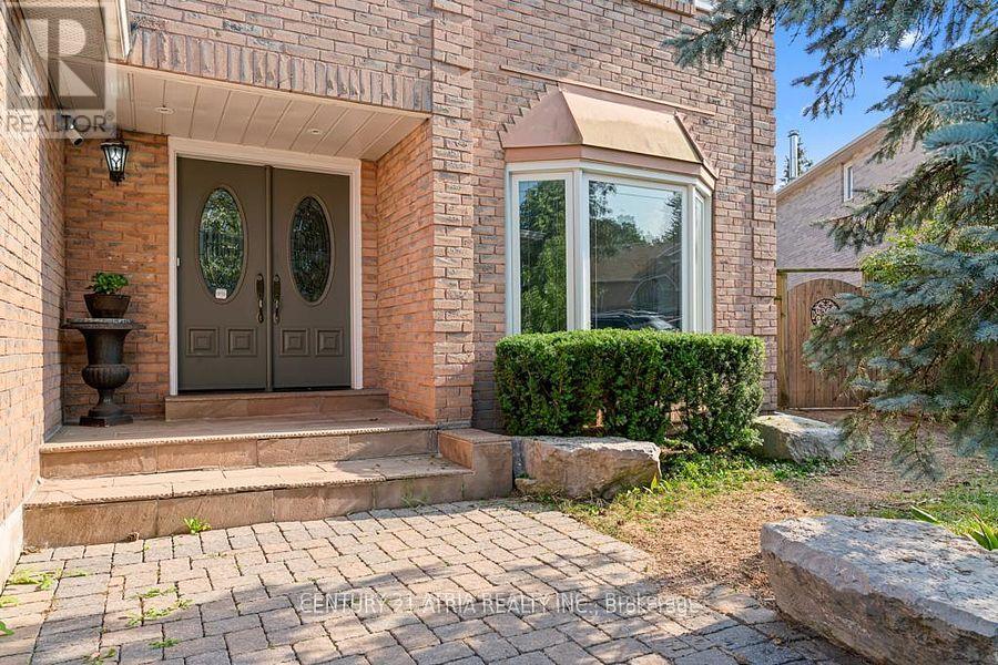 33 Autumn Way, Aurora, Ontario  L4G 4P2 - Photo 2 - N13474500