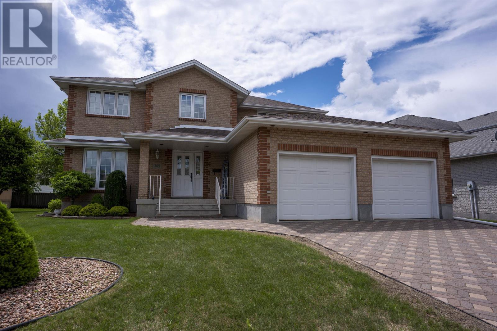 205 Kusznier Cres, Thunder Bay, Ontario  P7B 6K4 - Photo 1 - TB2601604