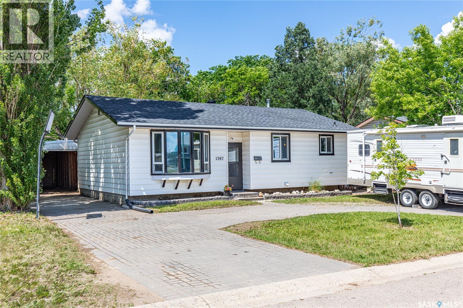 1387 Manitou CRESCENT, Moose Jaw, Saskatchewan