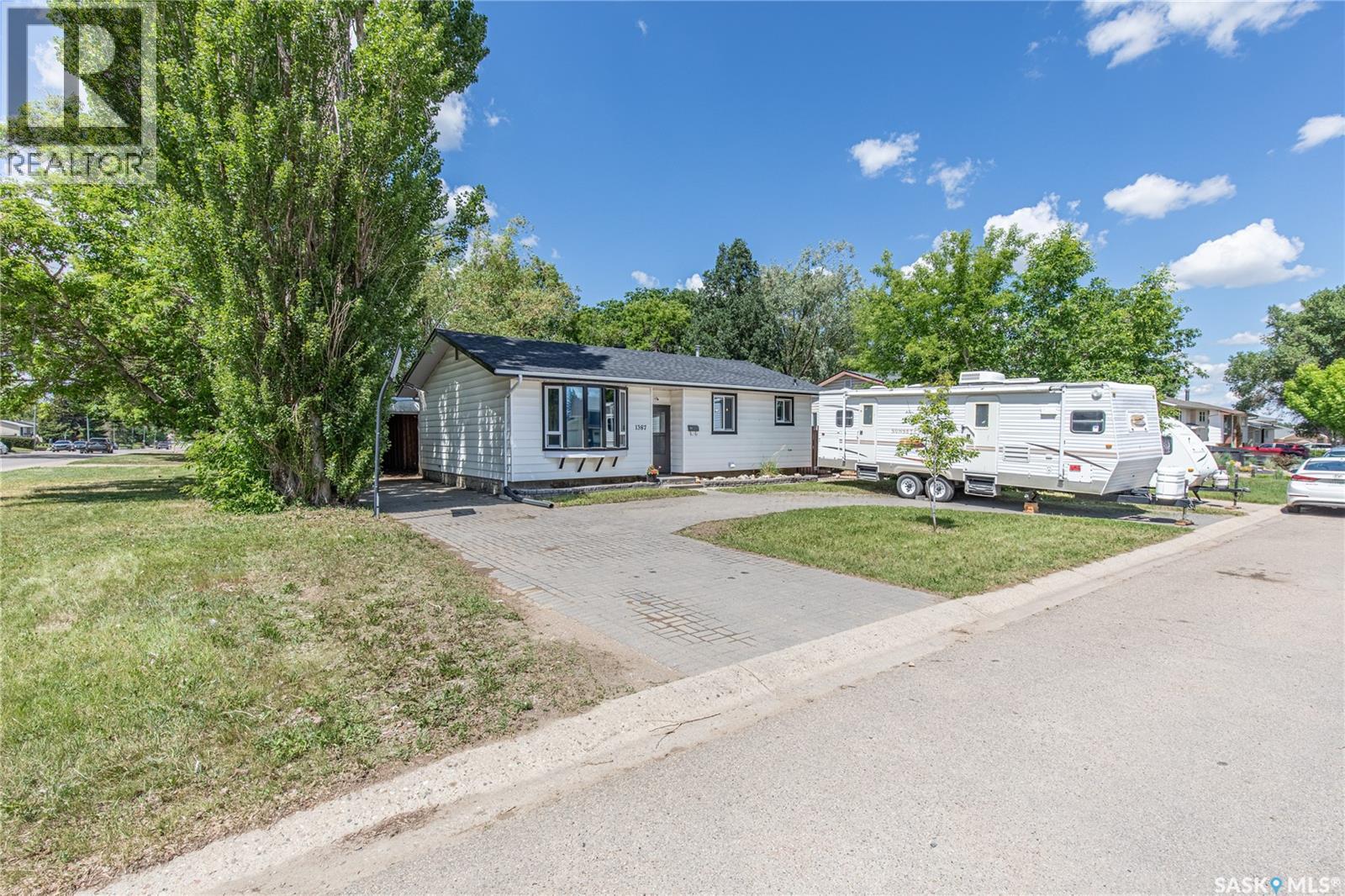 1387 Manitou Crescent, Moose Jaw, Saskatchewan  S6H 7C5 - Photo 2 - SK040217