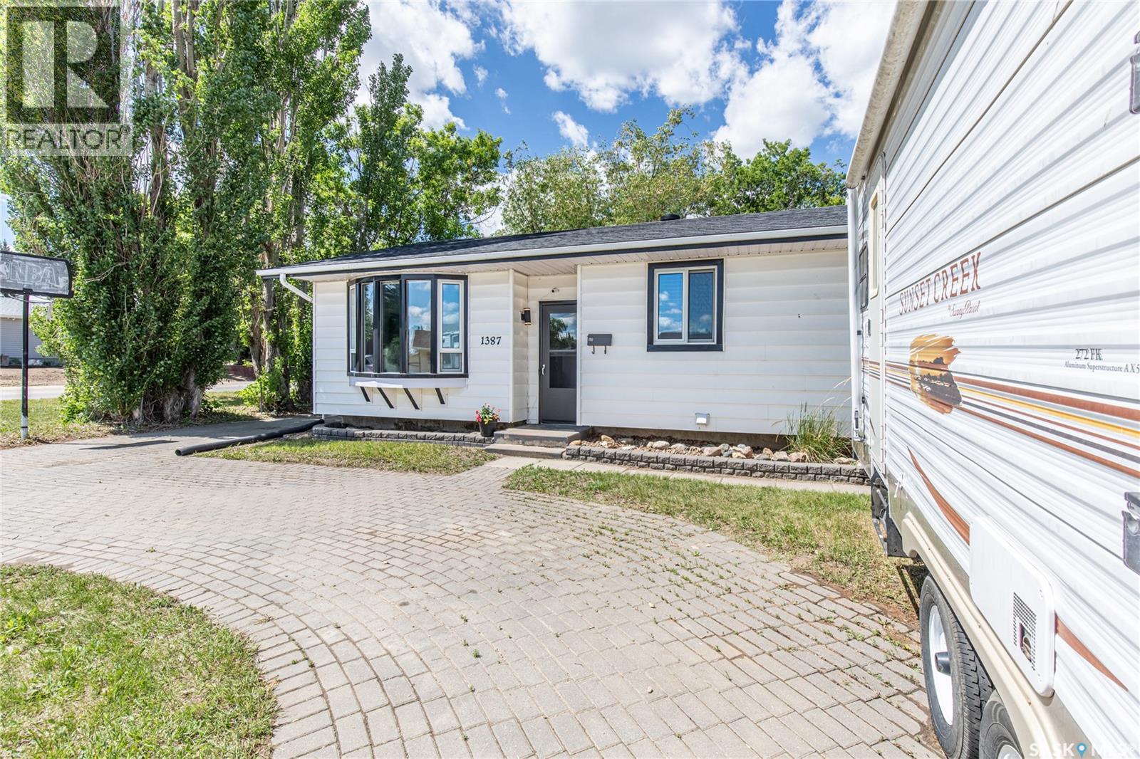 1387 Manitou Crescent, Moose Jaw, Saskatchewan  S6H 7C5 - Photo 6 - SK040217