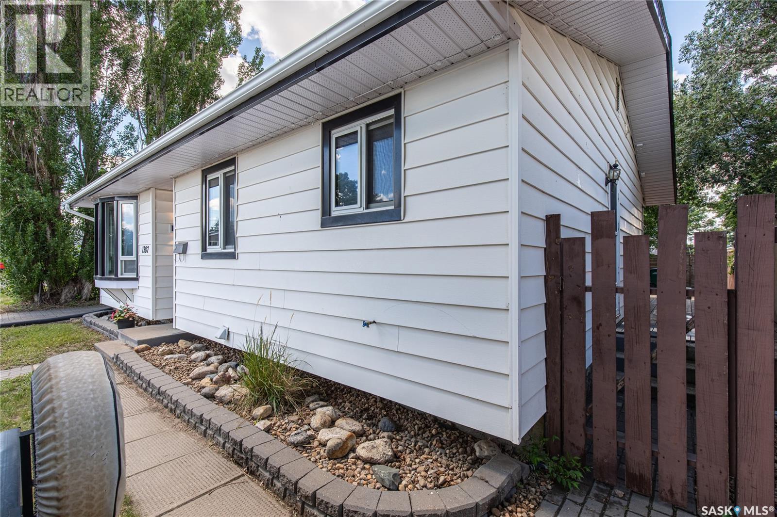 1387 Manitou Crescent, Moose Jaw, Saskatchewan  S6H 7C5 - Photo 7 - SK040217
