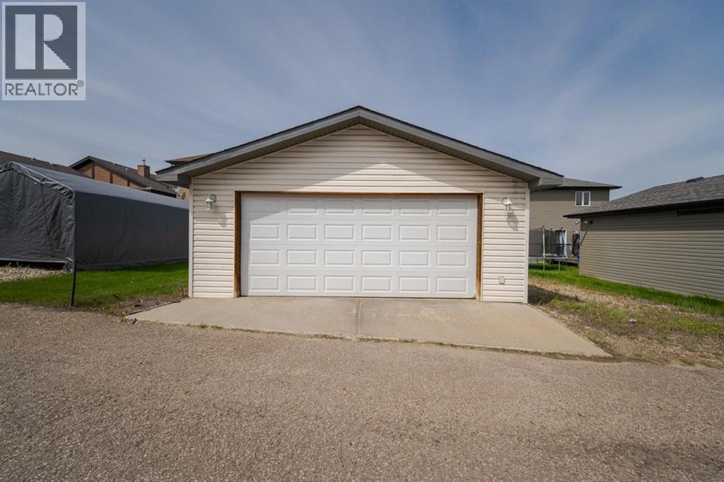 141 Snowy Owl Way, Fort Mcmurray, Alberta  T9K 0R7 - Photo 3 - A2305079